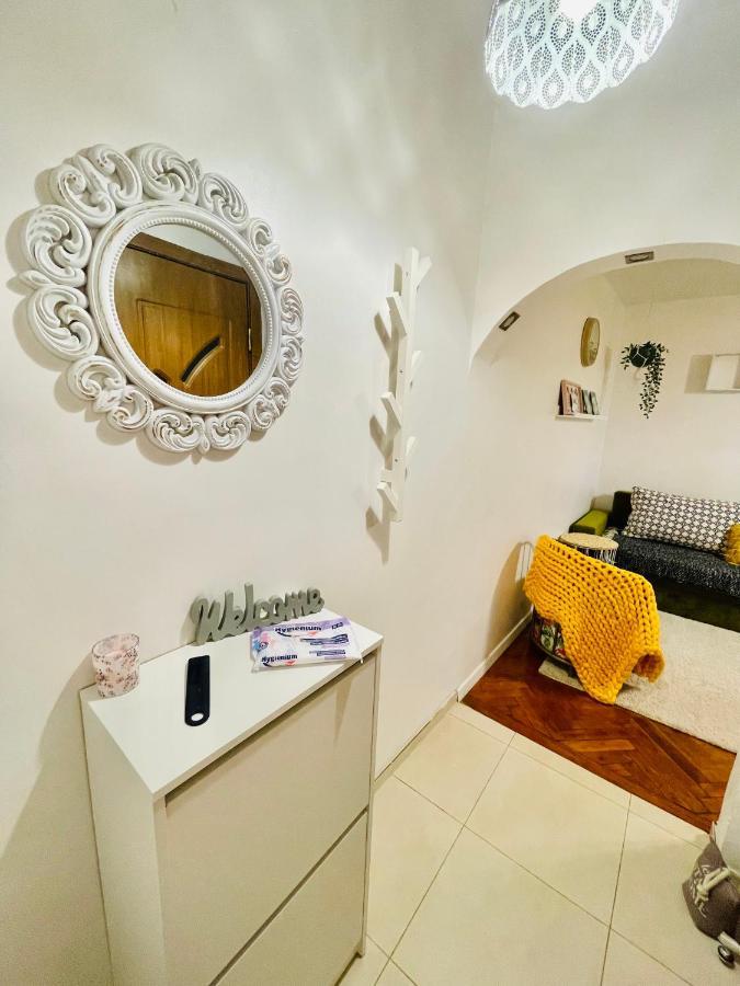 Modern Place To Stay-Self Check-In Nonstop 24H-Wifi Resita Eksteriør billede